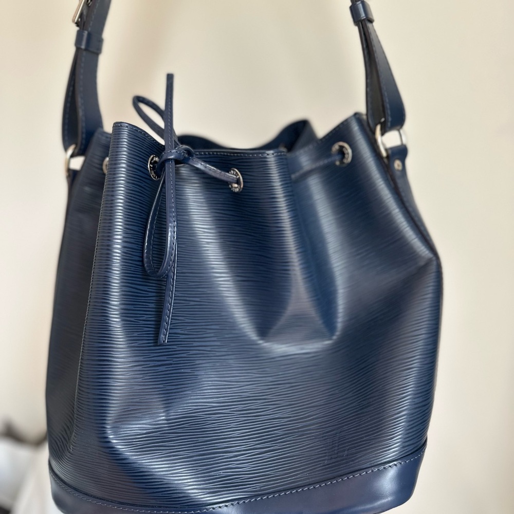 Authentic Louis Vuitton Blue Epi Leather Bucket Bag